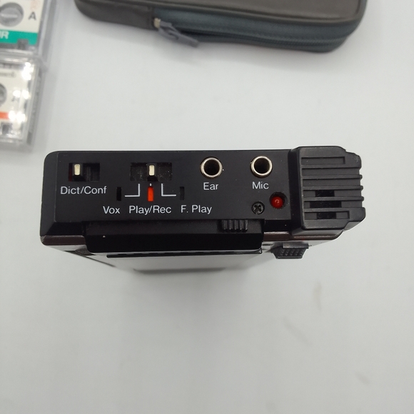 Dictaphone Voice Recorder Model 3253 & Cassettes - Picture 7 of 9